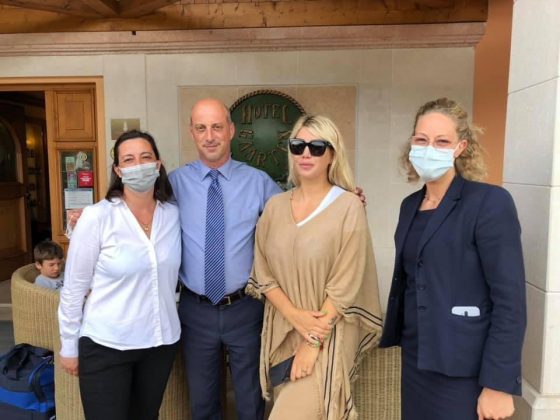 Wanda Nara con Andrea Braga e lo staff dell'Hotel Gaarten