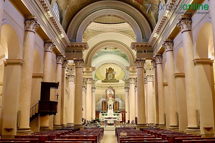 Duomo San Matteo Asiago impianto luci Melloncelli - navata centrale