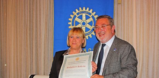 Rotary Club Asiago Altopiano dei 7 Comuni Roberta Rodeghiero Rizzieri Donna dell'anno commercio professioni premiazione