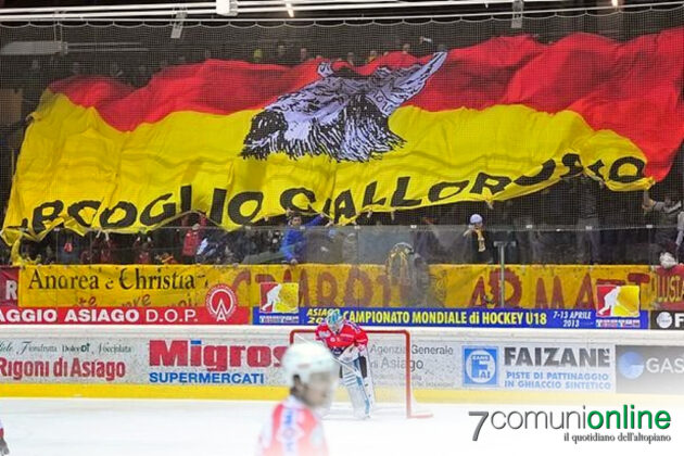 Asiago Hockey vs Bolzano stagione 2012-2013 - curva Sud Cimbri Armati