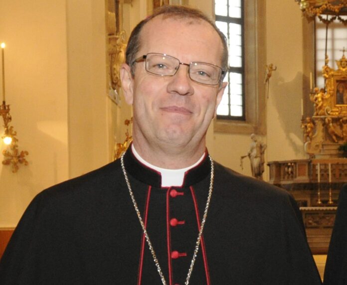Arcivescovo Giampiero Gloder