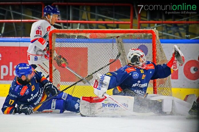 Asiago Hockey - Innsbruck - Pala Hodegart - Karolus Aaponpoika Kaarlehto