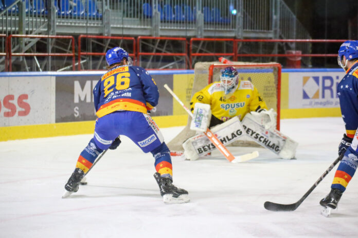 Vienna Capitals vs Asiago Hockey - Tanner Kaspick